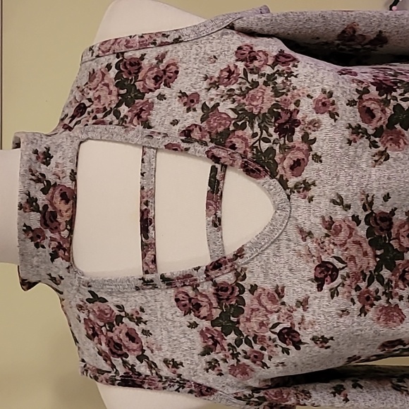 No Comment NY LA Floral Cold Shoulder Sweater - Large - Picture 2 of 9